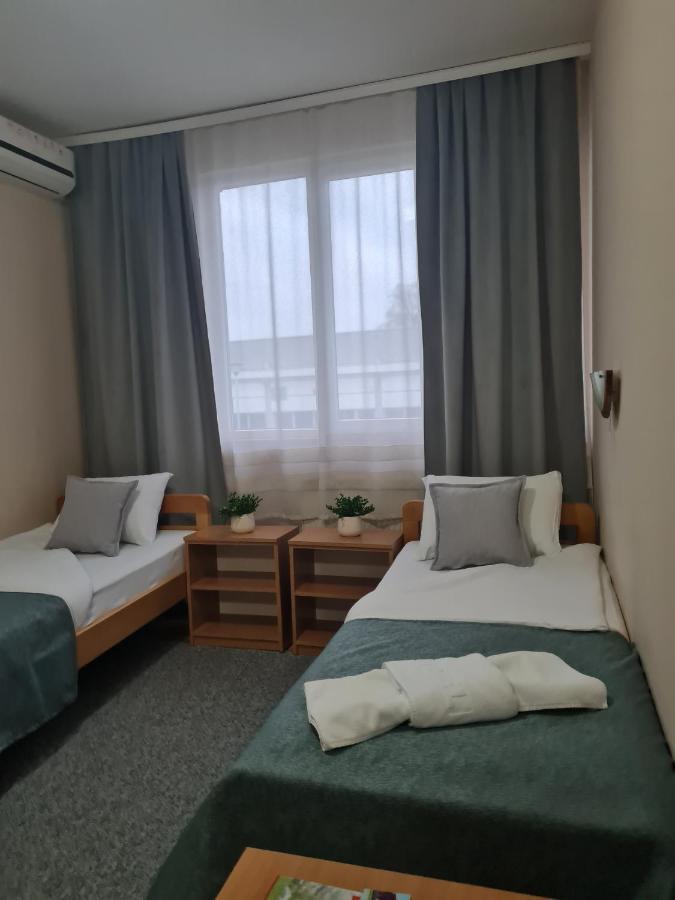 Garni Hotel Alma 피로트 외부 사진