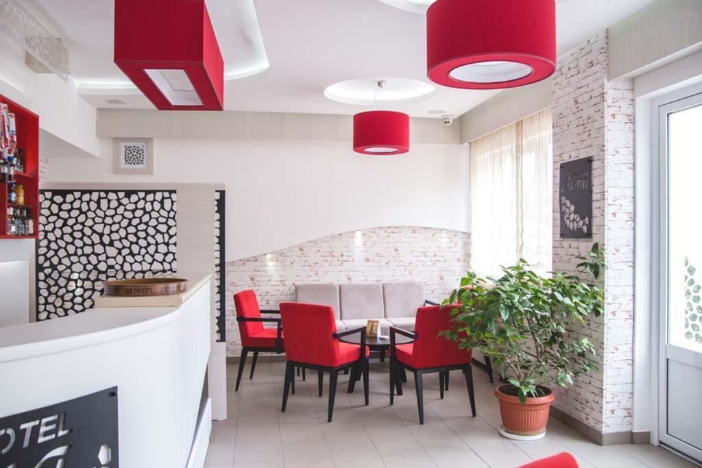 Garni Hotel Alma 피로트 외부 사진