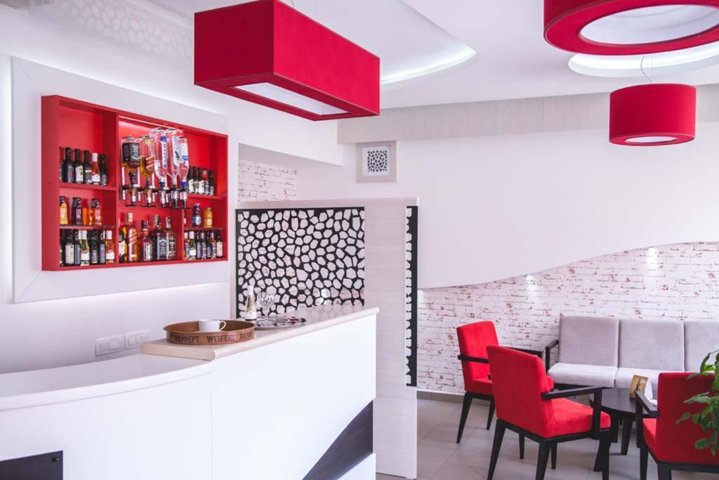 Garni Hotel Alma 피로트 외부 사진