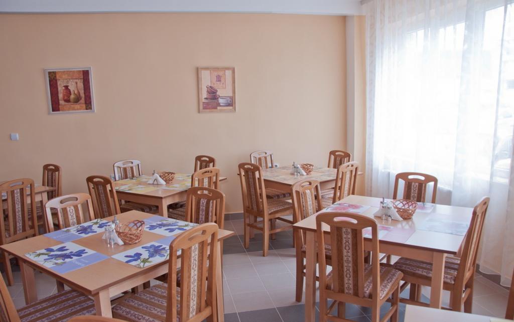 Garni Hotel Alma 피로트 외부 사진