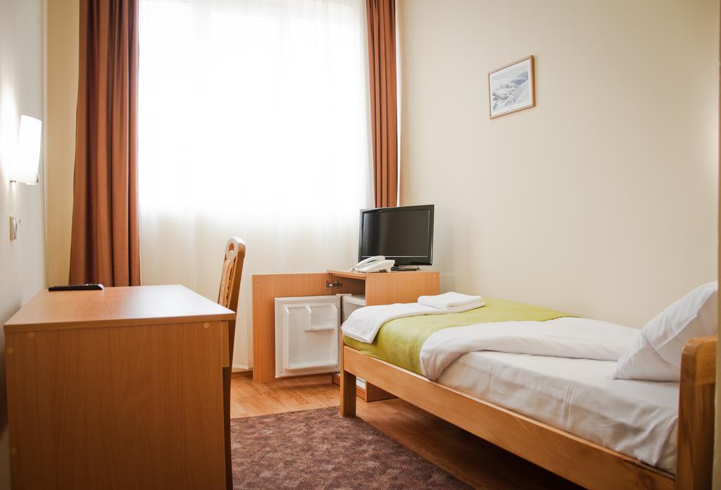 Garni Hotel Alma 피로트 객실 사진