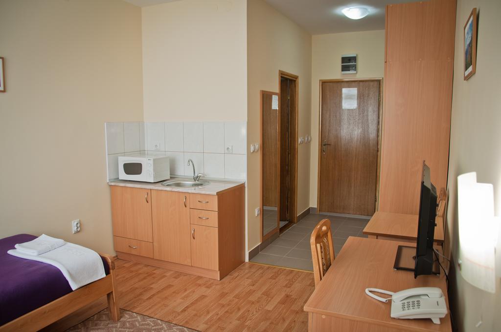 Garni Hotel Alma 피로트 객실 사진