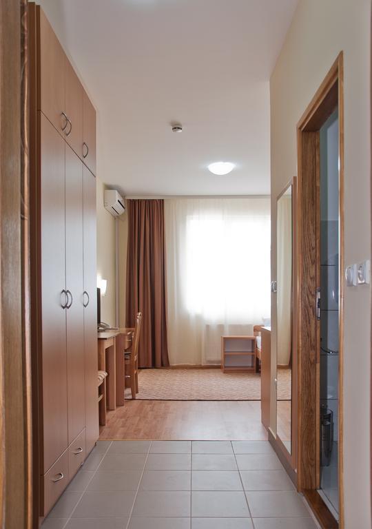 Garni Hotel Alma 피로트 외부 사진