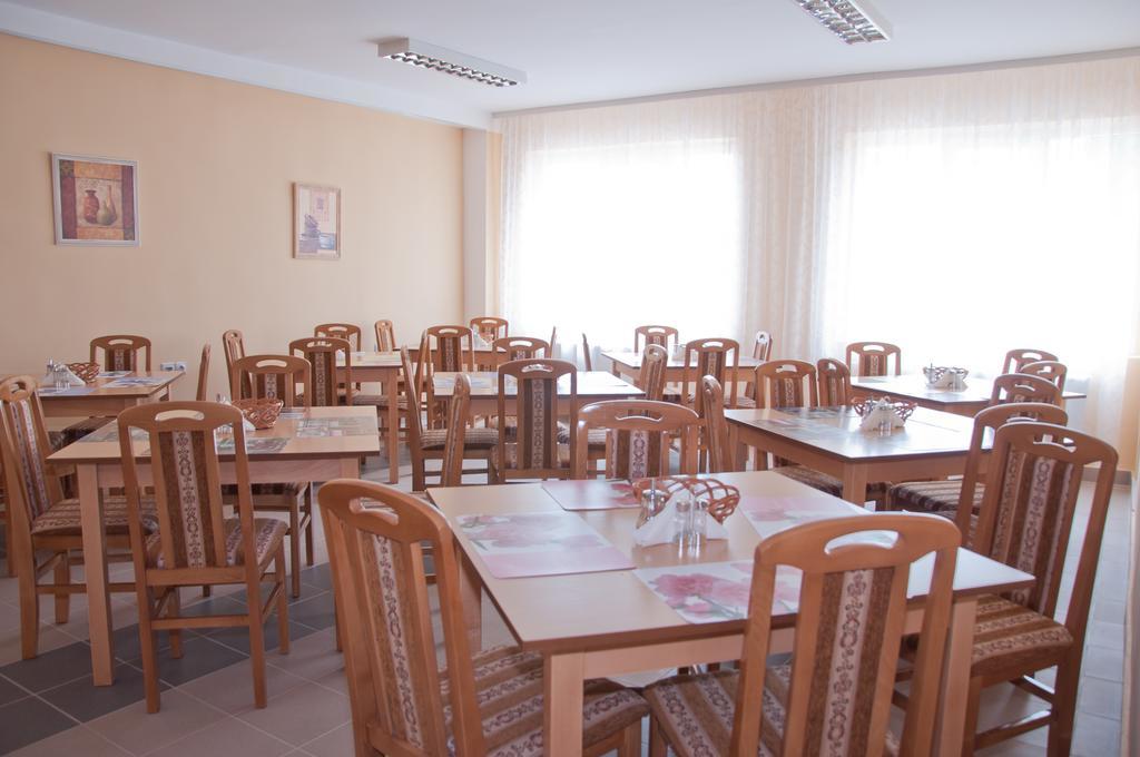 Garni Hotel Alma 피로트 외부 사진