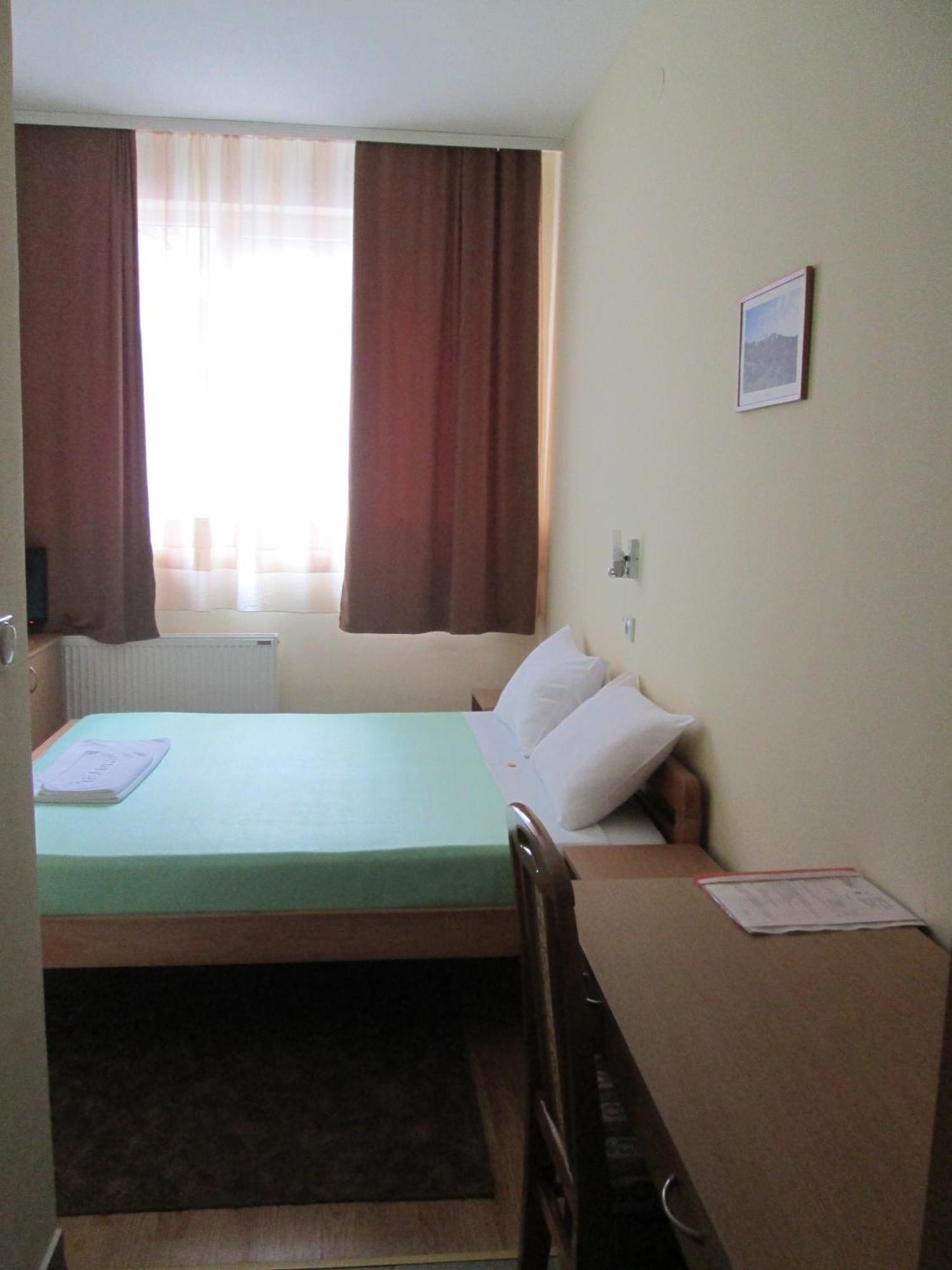 Garni Hotel Alma 피로트 객실 사진