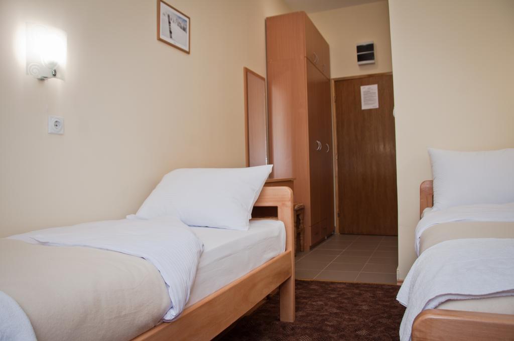 Garni Hotel Alma 피로트 외부 사진