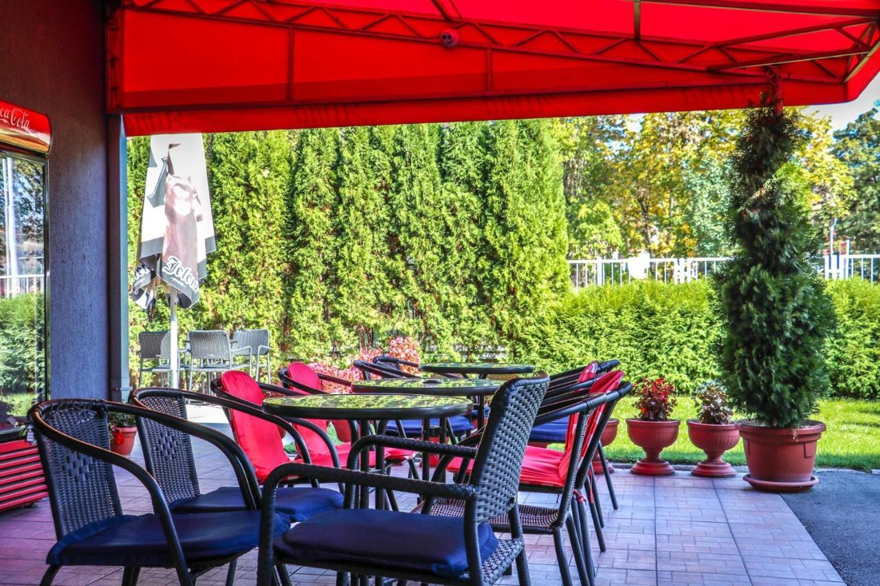Garni Hotel Alma 피로트 외부 사진